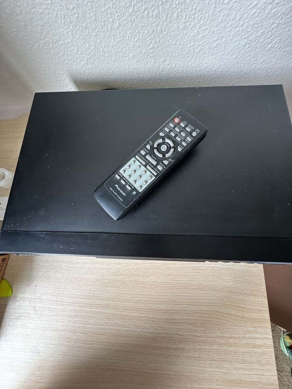 Pioneer DV-341 DVD Player with Remote - Picture 2 of 4